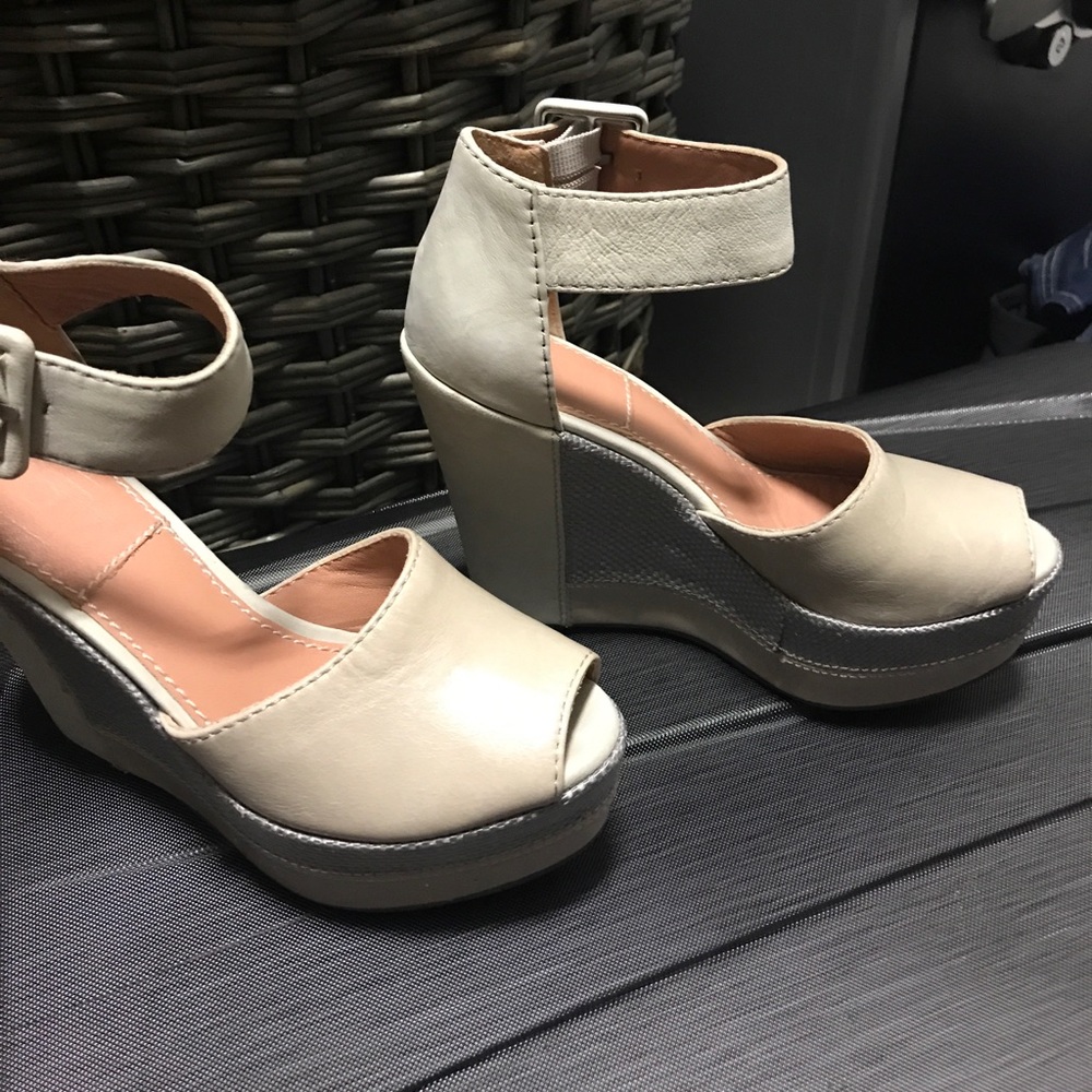 Bacio 61 wedges